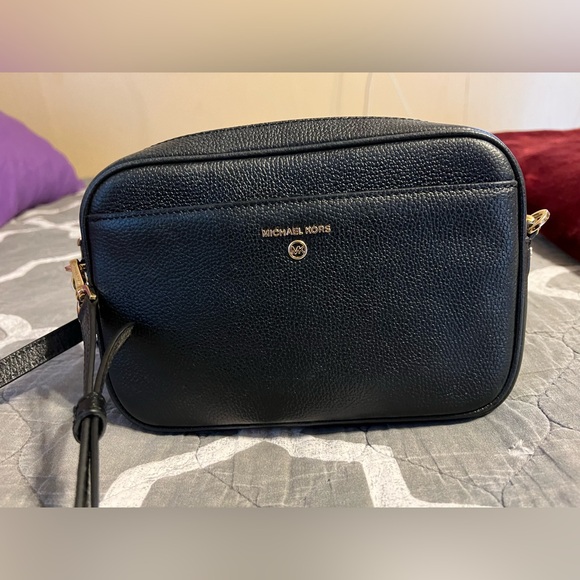 Michael kors crossbody - Picture 2 of 8